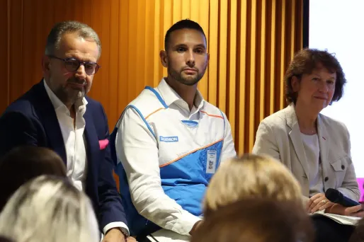 De gauche à droite : Vincenzo Vinzi (ESSEC Business School), Kamel Medjabra (Décathlon), Catherine Poux (Pôle Emploi)