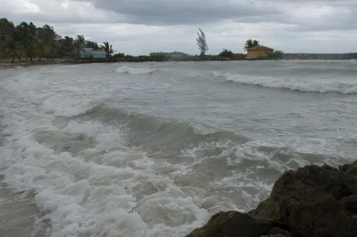 Avec le passage de la tempête Philippe à proximité, la Guadeloupe passe en vigilance rouge fortes pluies et orages.