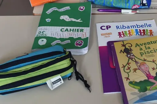 L’allocation de rentrée scolaire, dont près de 3 millions de familles bénéficient, est destinée à aider les parents à supporter les dépenses liées à l’école.