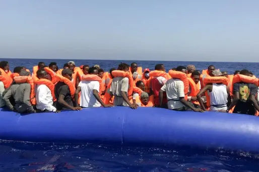 Les garde-côtes turcs ont arrêté 330 migrants. (Ici une embarcation de l'ONG "Ocean Viking" qui vient en aide au migrants en mer)