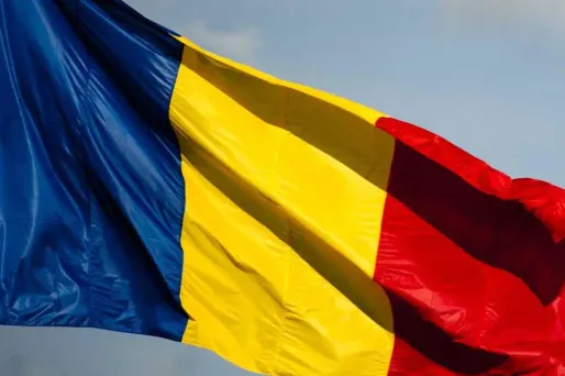 L'agresseur a tenté de fuir mais a été arrêté par un policier de l'unité médicale et immédiatement placé en garde à vue.