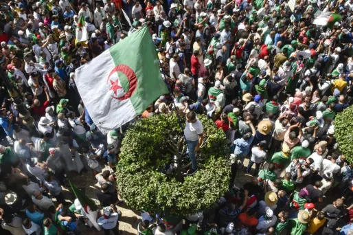 Malgré la forte chaleur estivale, la mobilisation semblait aussi importante que ces dernières semaines.