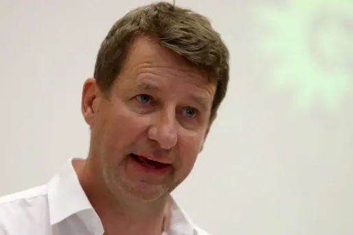 Yannick Jadot veut qu'EELV se donne les moyens de gagner des grandes villes aux municipales.