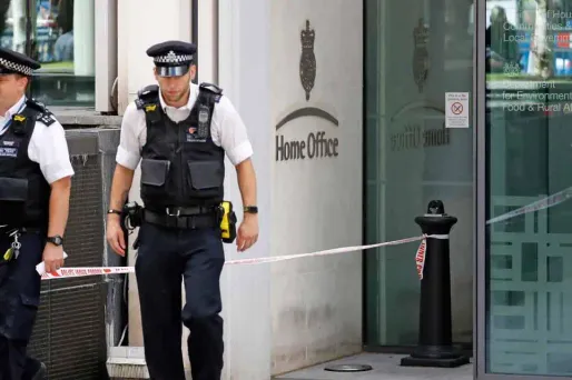 Les jours de la victime sont en danger et un homme a été arrêté, a précisé la police