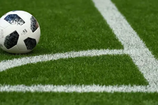 L'arbitre a "décidé de déplacer la rencontre du terrain A au terrain B" peu avant la mi-temps après les faits. Photo d'illustration.