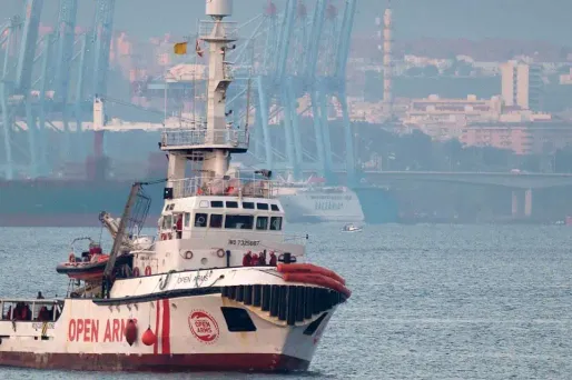 L'activité du Proactiva Open Arms a été médiatisée récemment car l'acteur Richard Gere s'est rendu sur le bateau.