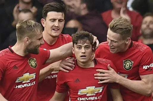 Manchester United est venu à bout de Chelsea dimanche, pour son premier match de Premier League, notamment grâce à un but de Daniel James (au centre).