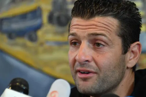 Franky Zapata s'exprimait devant des journalistes qui l'attendaient à Calais lors de son retour en France.