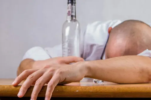 Comment faire passer une gueule de bois après un apéritif trop arrosé ?