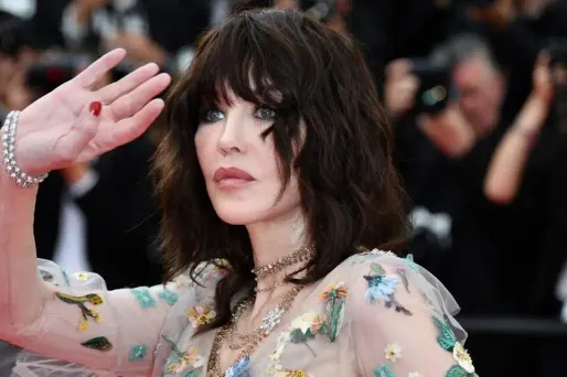 Isabelle Adjani revient à la chanson, 36 ans après le succès de "Pull marine".