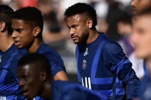 Neymar fait son grand retour parmi les titulaires du PSG... sous les sifflets