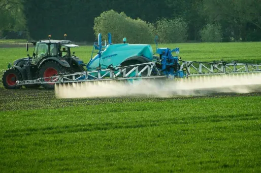 Paris, Lille, Nantes, Grenoble et Clermont-Ferrand interdisent les pesticides sur leur territoire