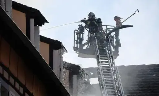 Un enfant de onze ans est mort dans l'incendie.