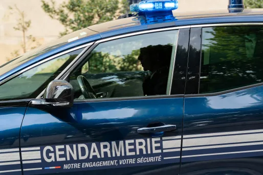 Une voiture de gendarme. (Illustration)