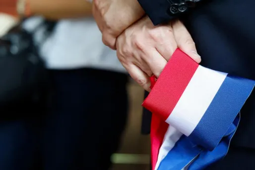 Le maire avait justifié son absence du conseil municipal de septembre avec un déplacement professionnel de longue durée.