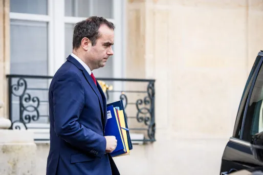 Le Premier ministre Sébastien Lecornu a remis sa démission à Emmanuel Macron qui l'a acceptée