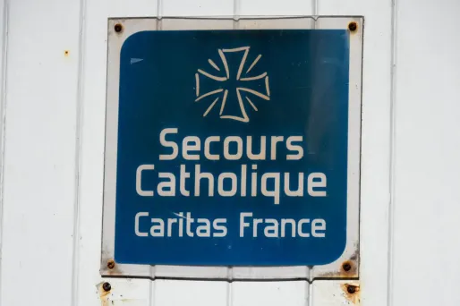 Créé en 1946, le Secours catholique compte à l'heure actuelle 932 salariés et près de 60.000 bénévoles.