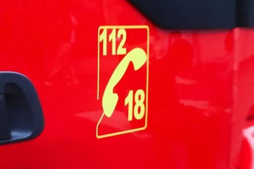 «Elle a été tuée trois fois» : battue par son compagnon, une femme décède après neuf appels aux services de secours