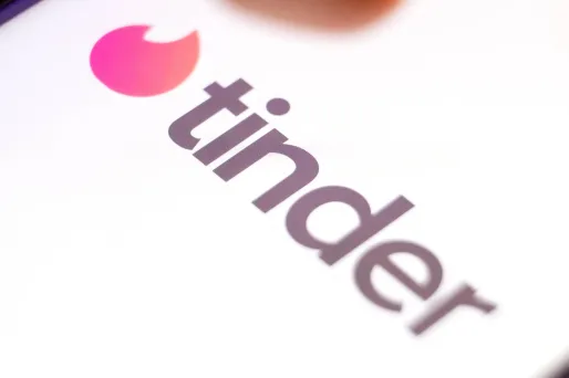 De nombreux Français désertent les applications de rencontre, lassés par les échecs.