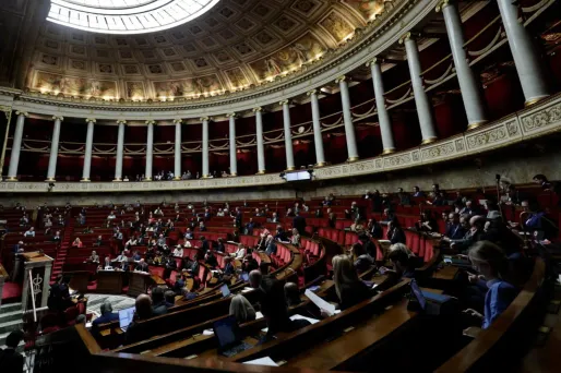 Entre le gouvernement et le PS, une partie de poker menteur autour de la taxe Zucman