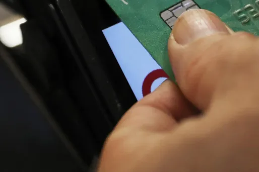 Les pourboires défiscalisés jusqu’en 2028, un bol d’air pour les serveurs et restaurateurs