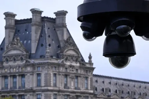 Des failles de sécurité ont été soulevées après la cambriolage du Louvre.