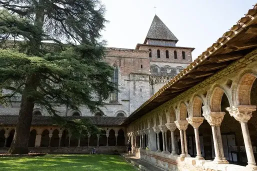 Moissac : une religieuse menacée par un homme dans une abbaye