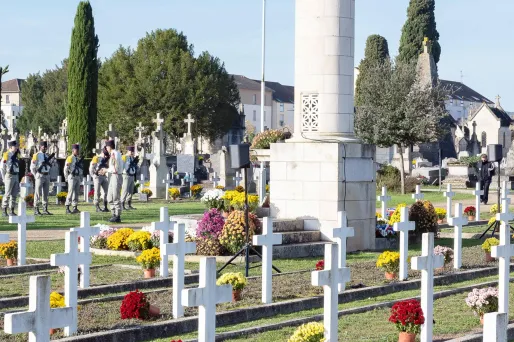 Comment l'association «Le Souvenir français» traque les voleurs de plaques émaillées sur les tombes des soldats