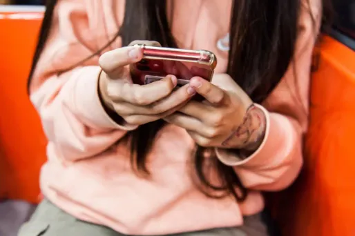 Solidarité en ligne, démocratisation de l'information... Comment le 13-Novembre a marqué un tournant dans le rapport aux réseaux sociaux