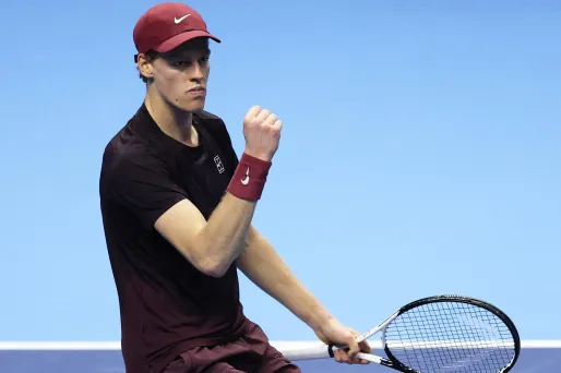 Masters de Turin : victorieux de De Minaur, Jannik Sinner se hisse en finale pour la troisième année consécutive
