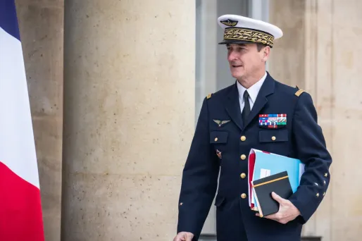 Fabien Mandon, chef d’état-major des armées, a alerté les maires de France sur de futurs conflits armés.