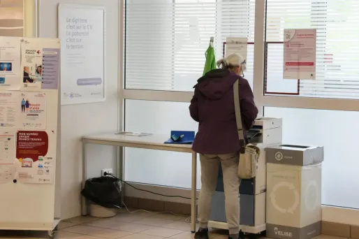 France : le moral des ménages en berne, la crainte du chômage s'accentue, selon l'Insee