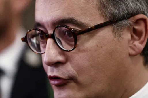 Gérald Darmanin lance des fouilles XXL pour lutter contre les téléphones portables en prison