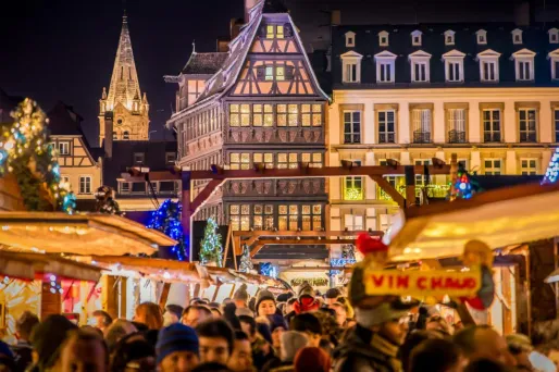«C’est merveilleux et magnifique» : le marché de Noël de Strasbourg s'ouvre et enchante les visiteurs 