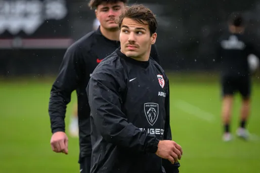 Antoine Dupont pourrait retrouver les terrains du Top 14 ce week-end, selon le président du club Didier Lacroix.