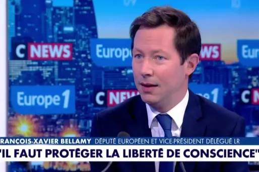 Interdiction du voile aux fillettes : «On ne pourrait pas refaire la loi sur le voile à l'école aujourd'hui», s'inquiète François-Xavier Bellamy