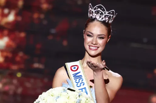 Miss France 2026 : Hinaupoko Deveze, Miss Tahiti, remporte la couronne