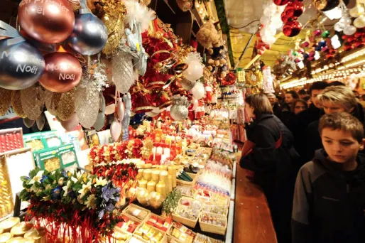 «Pas de produits chinois !» : les touristes emballés par l’authenticité du marché de Noël de Strasbourg