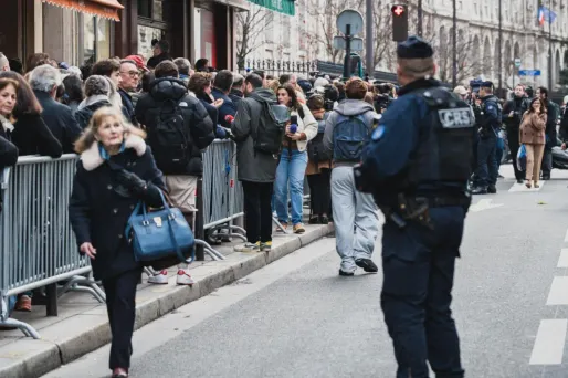 Les lecteurs venus en nombre à la dédicace parisienne de Nicolas Sarkozy