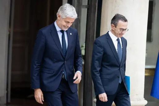 Comme beaucoup d'autres adhérents ou sympathisants du parti de droite, il se lamente de voir relancées, à l'occasion de ce vote, les rivalités internes entre le camp de l'ancien ministre de l'Intérieur et Laurent Wauquiez, qui semblaient enterrées.