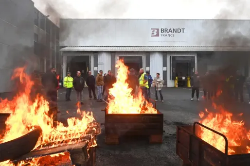 Deux usines, à Orléans et à Vendôme, vont fermer et au total 700 salariés recevront leur lettre de licenciement dans les prochains jours.