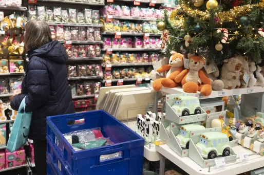 Noël : malgré un budget en baisse, les Français séduits par l'artisanat et le made in France