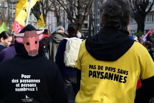 Colère des agriculteurs : les autorités inquiètes avant Noël, la mobilisation s’amplifie et se structure