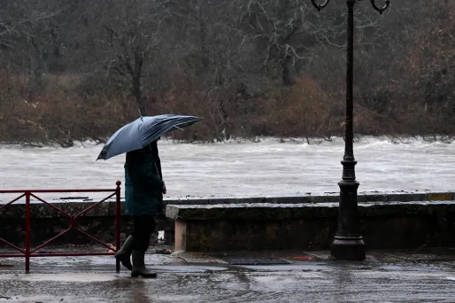 Intempéries : les images spectaculaires des inondations qui frappent le sud de la France