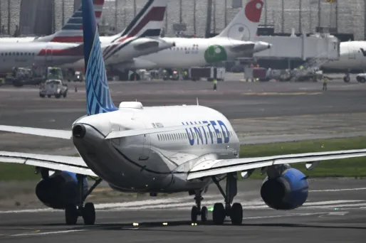 République démocratique du Congo : faute d'escaliers pour débarquer, des passagers contraint à sauter de leur avion