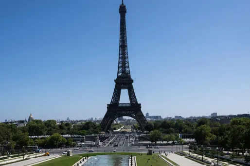 Paris : 40 personnes interpellées près du Trocadéro après avoir tiré des feux d'artifice et des fumigènes