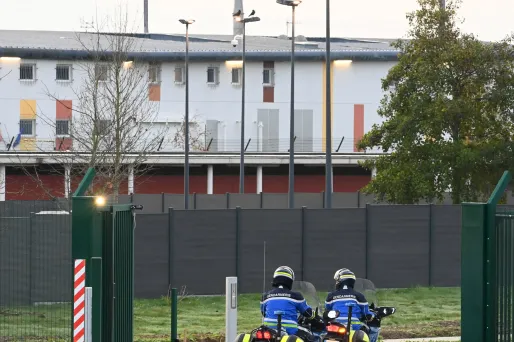Survols de drônes, menaces sur leurs entourages... Les surveillants de la prison de Condé-sur-Sarthe s’inquiètent pour leur sécurité