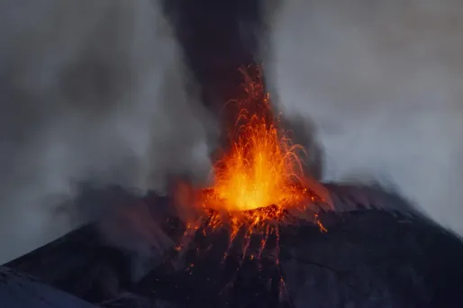 Des jets de lave de 300 à 400 mètres de haut ont été observés au sommet de l’Etna.