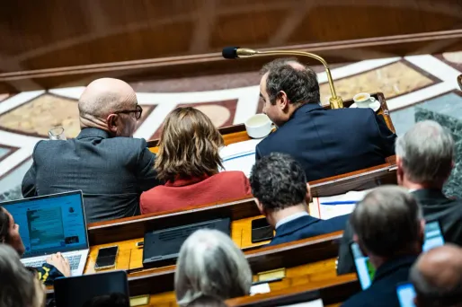Budget : l’exécutif sous pression dès la rentrée, le recours au 49-3 dans la tête de certains ministres