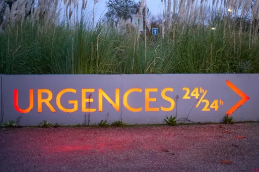 Incendie aux urgences d’Hyères : un patient de 75 ans décède, le service fermé